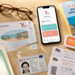 scolinfo cheque vacances sur bureau avec smartphone et tickets