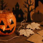 Activité halloween : bocal photophore citrouille DIY en papier de soie orange
