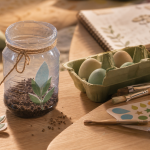 Activité printemps : bricolage nature pour enfant sur table