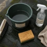 Comment raviver un salon de jardin en plastique vert : mousse, nettoyage à l’éponge, vinaigre et microfibre